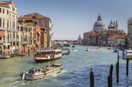 Veneza cobra ingresso